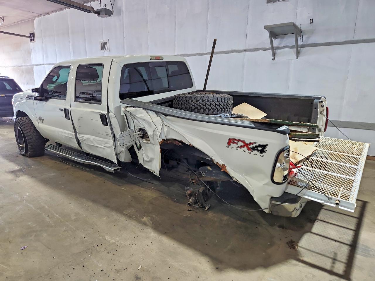 2015 Ford F250 Super Duty White vin: 1FT7W2BT5FEB76540