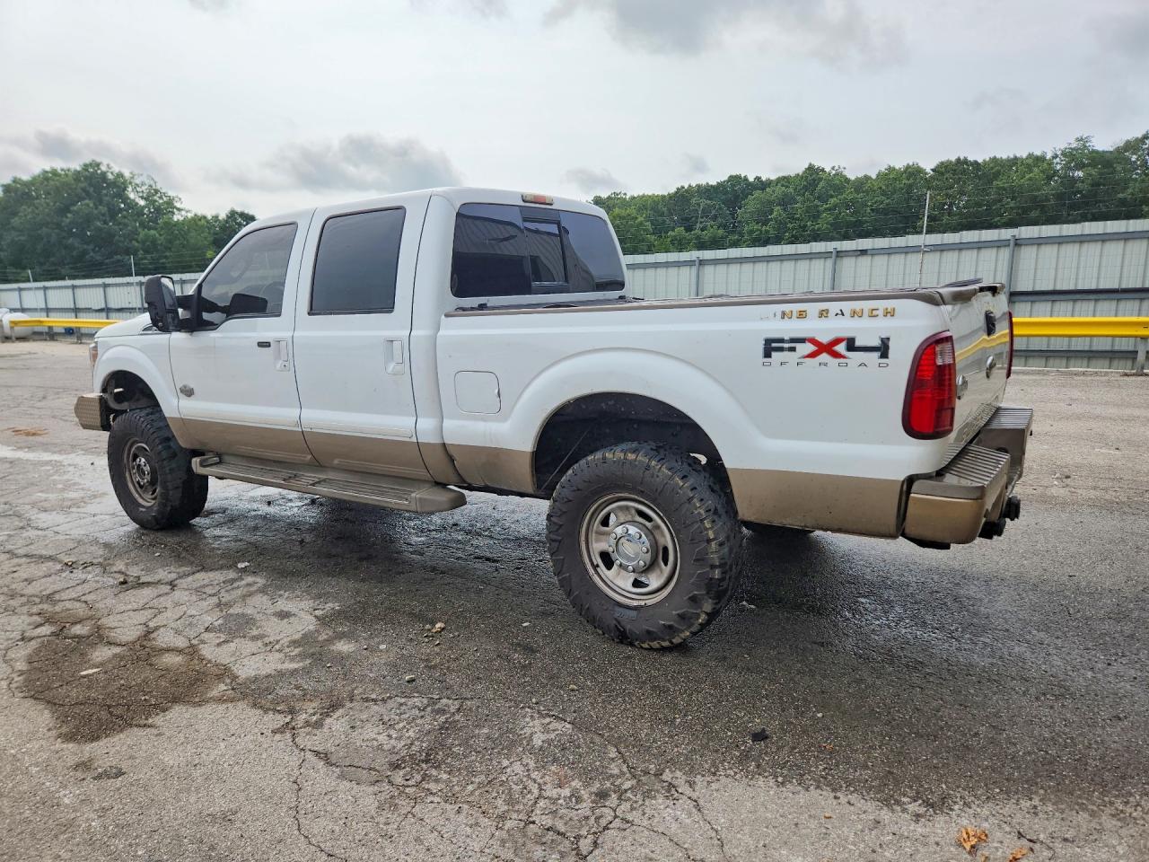 2011 Ford F250 Super Duty White vin: 1FT7W2BT6BEB73205