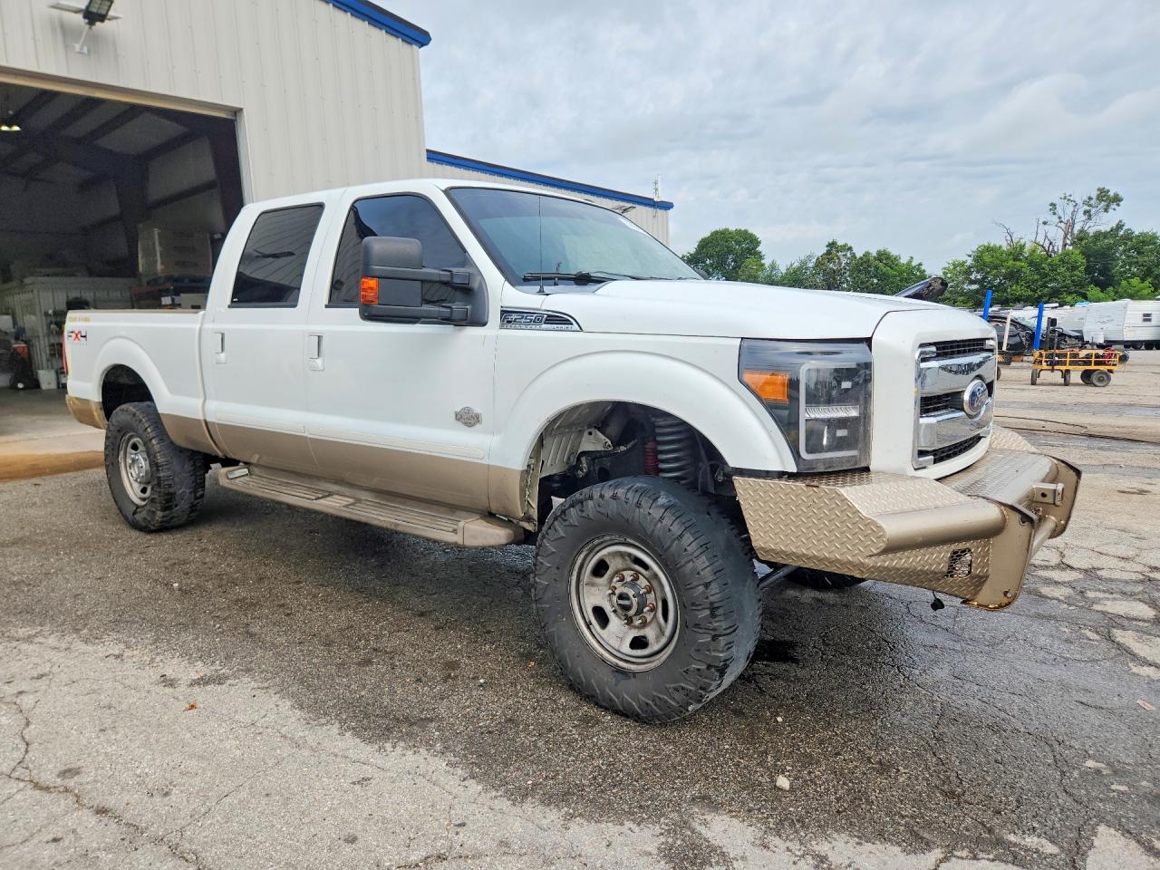 2011 Ford F250 Super Duty White vin: 1FT7W2BT6BEB73205