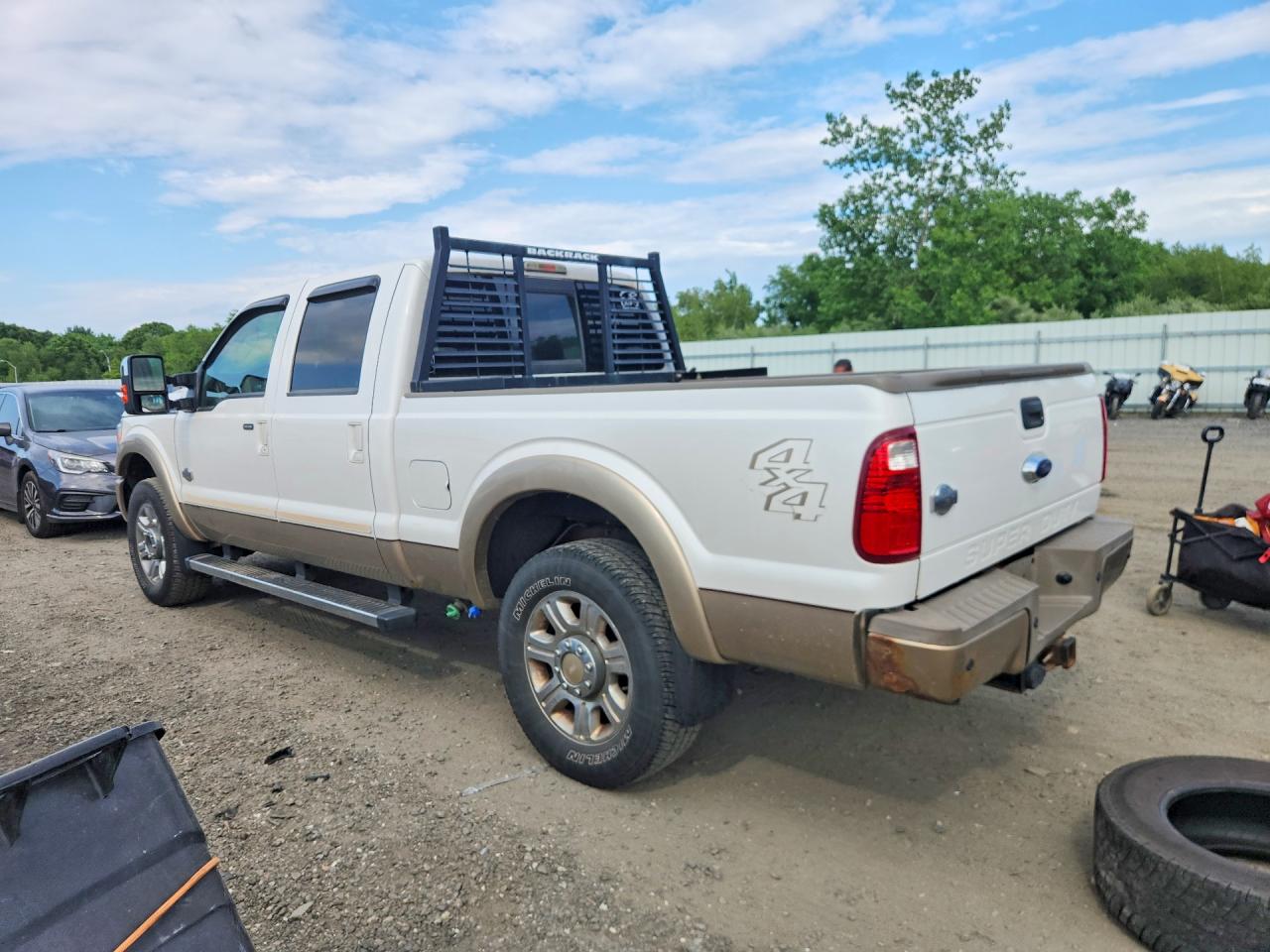 2014 Ford F250 Super Duty White vin: 1FT7W2BT6EEB24722