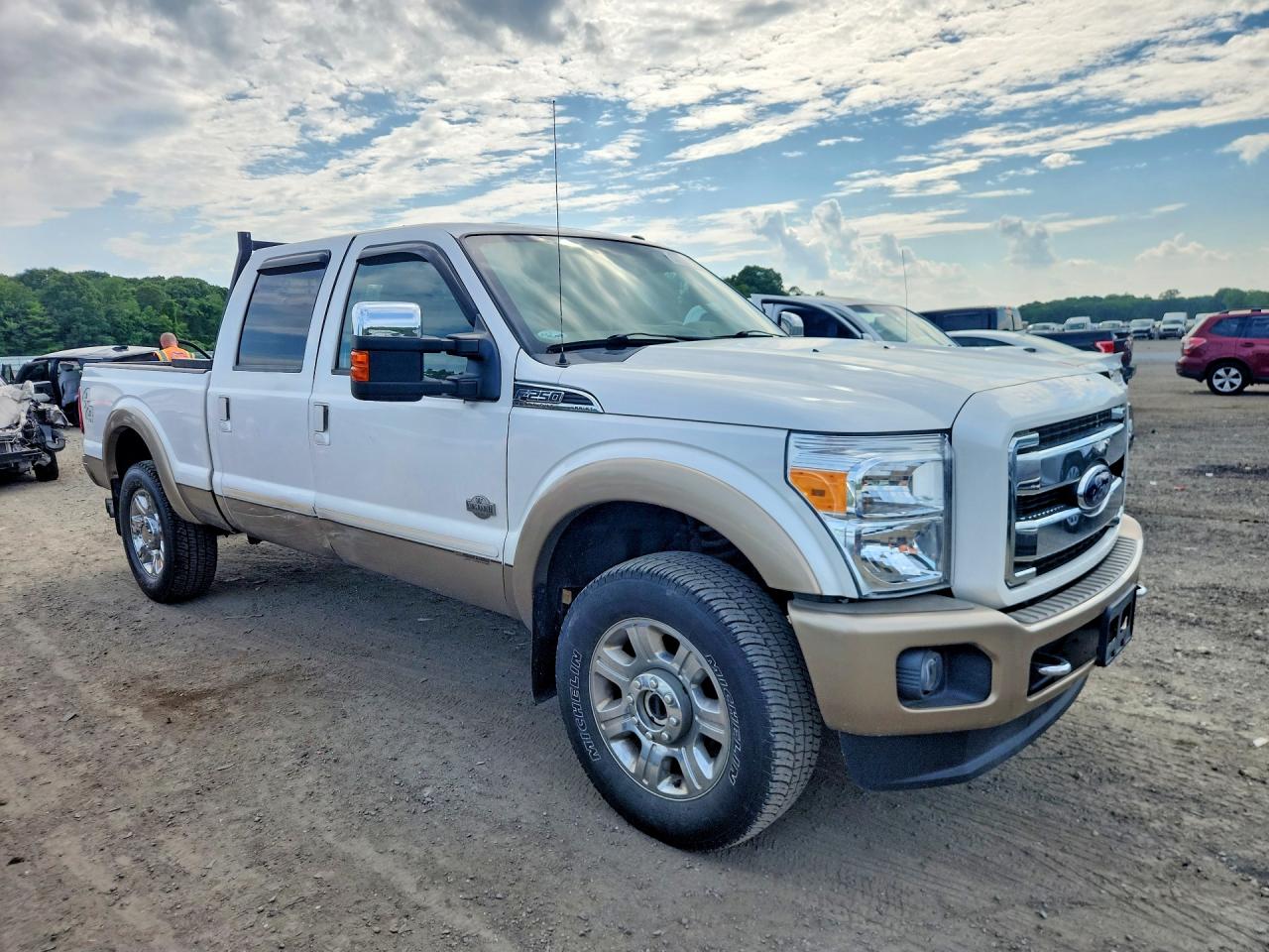 2014 Ford F250 Super Duty White vin: 1FT7W2BT6EEB24722