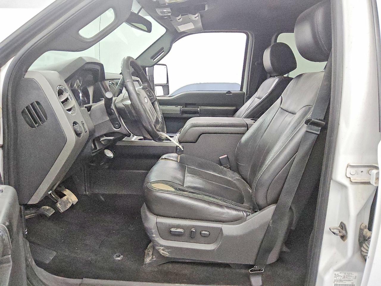 2012 Ford F250 Super Duty White vin: 1FT7W2BT7CEC18105