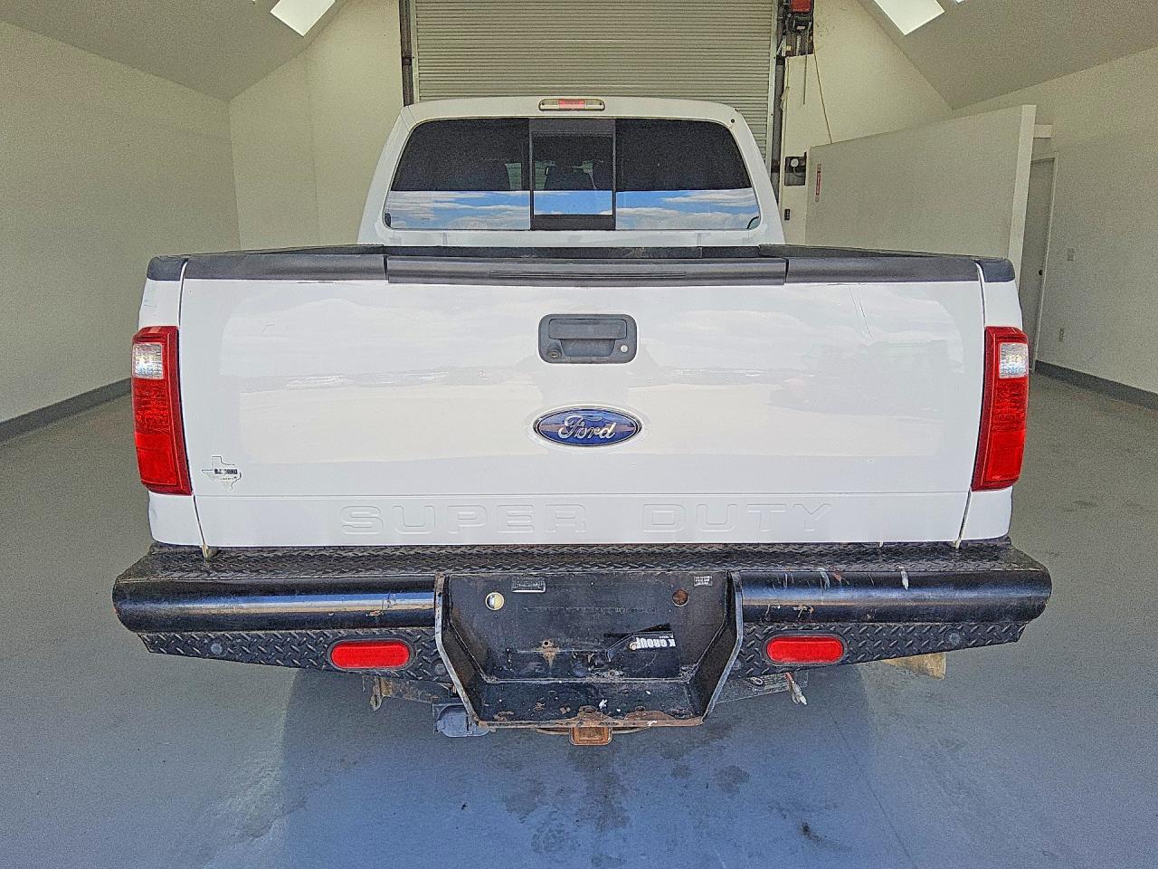 2012 Ford F250 Super Duty White vin: 1FT7W2BT7CEC18105