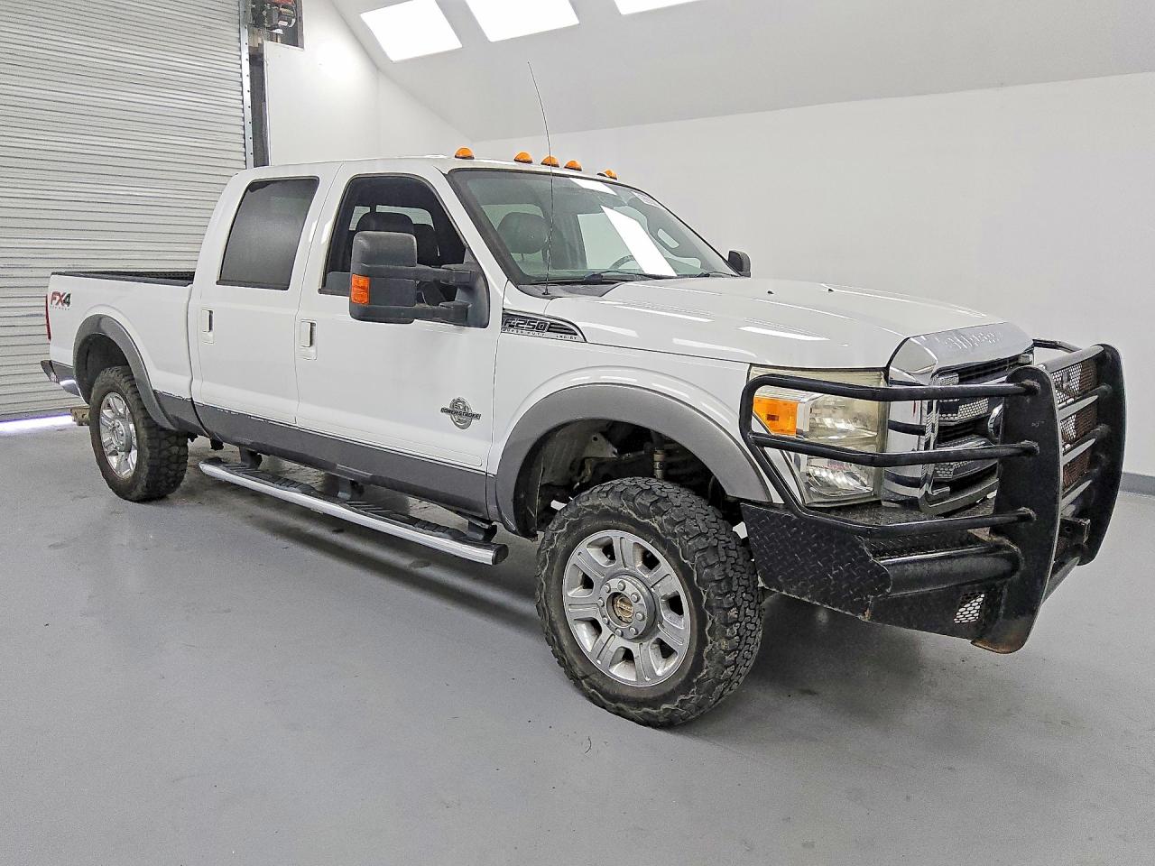 2012 Ford F250 Super Duty White vin: 1FT7W2BT7CEC18105