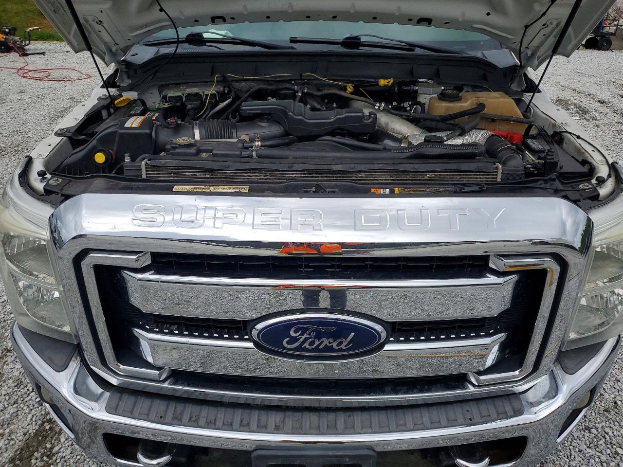 2013 Ford F250 Super Duty White vin: 1FT7W2BT7DEB07359