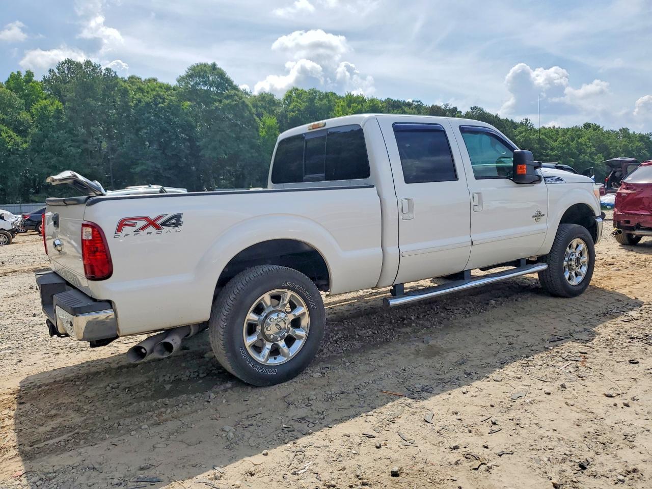 2015 Ford F250 Super Duty White vin: 1FT7W2BT7FEB49890