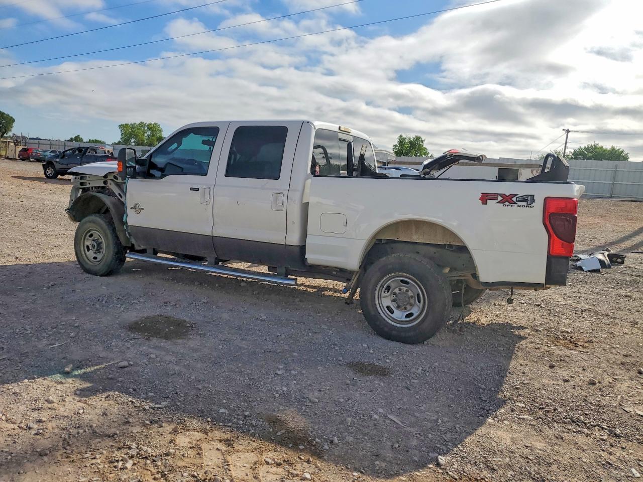 2015 Ford F250 Super Duty White vin: 1FT7W2BT7FEB51963