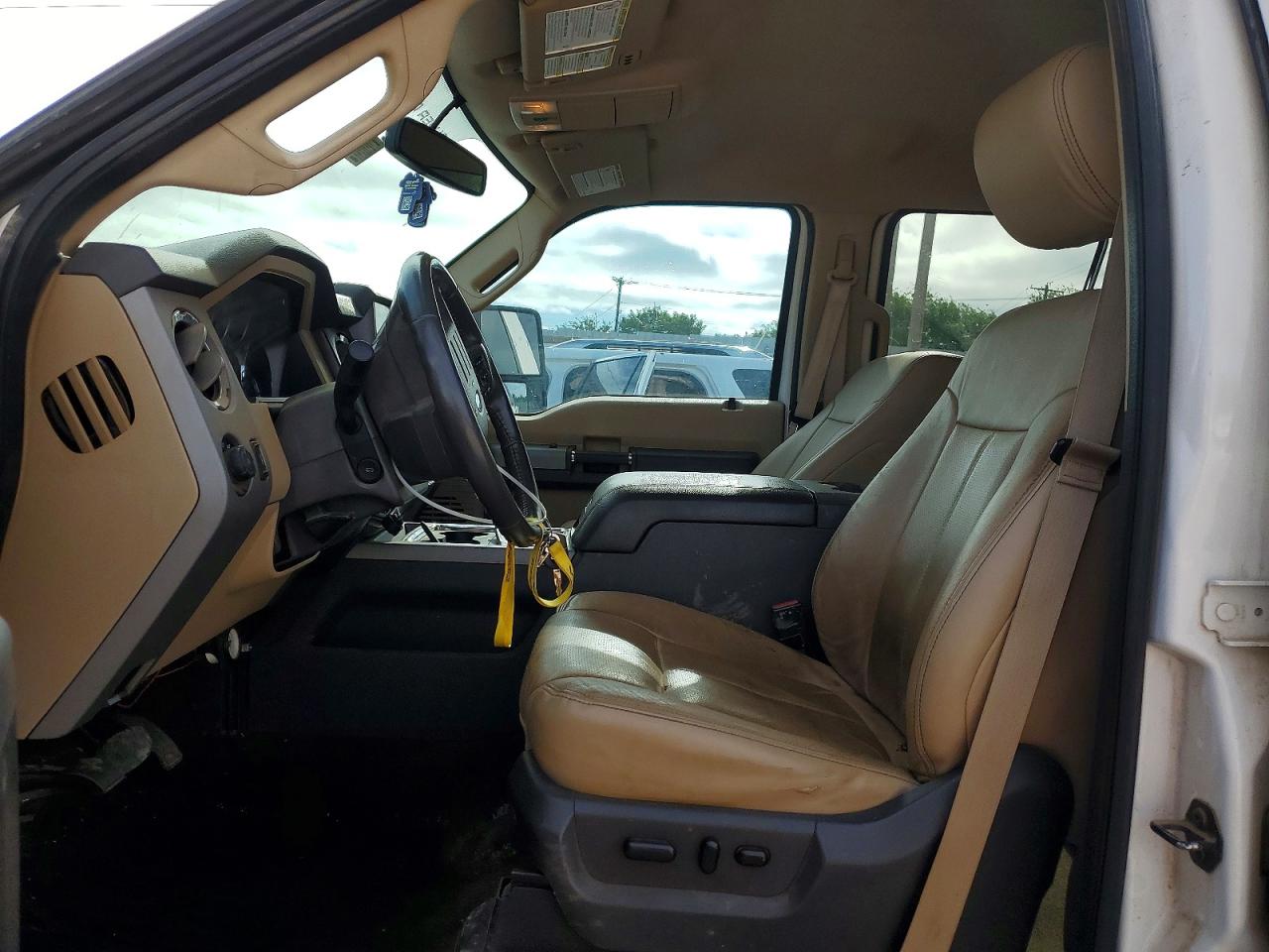 2015 Ford F250 Super Duty White vin: 1FT7W2BT7FEB51963