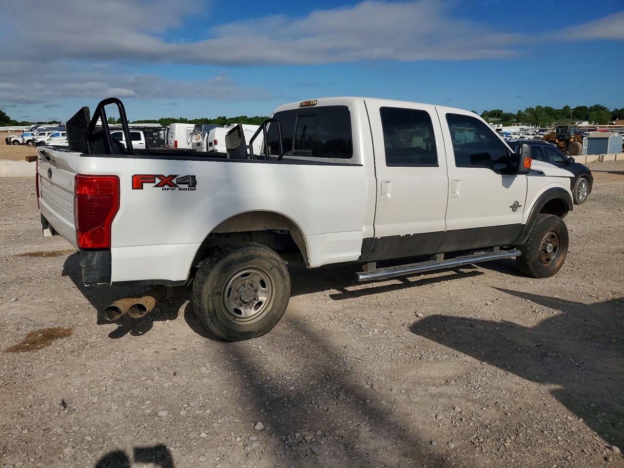 2015 Ford F250 Super Duty White vin: 1FT7W2BT7FEB51963