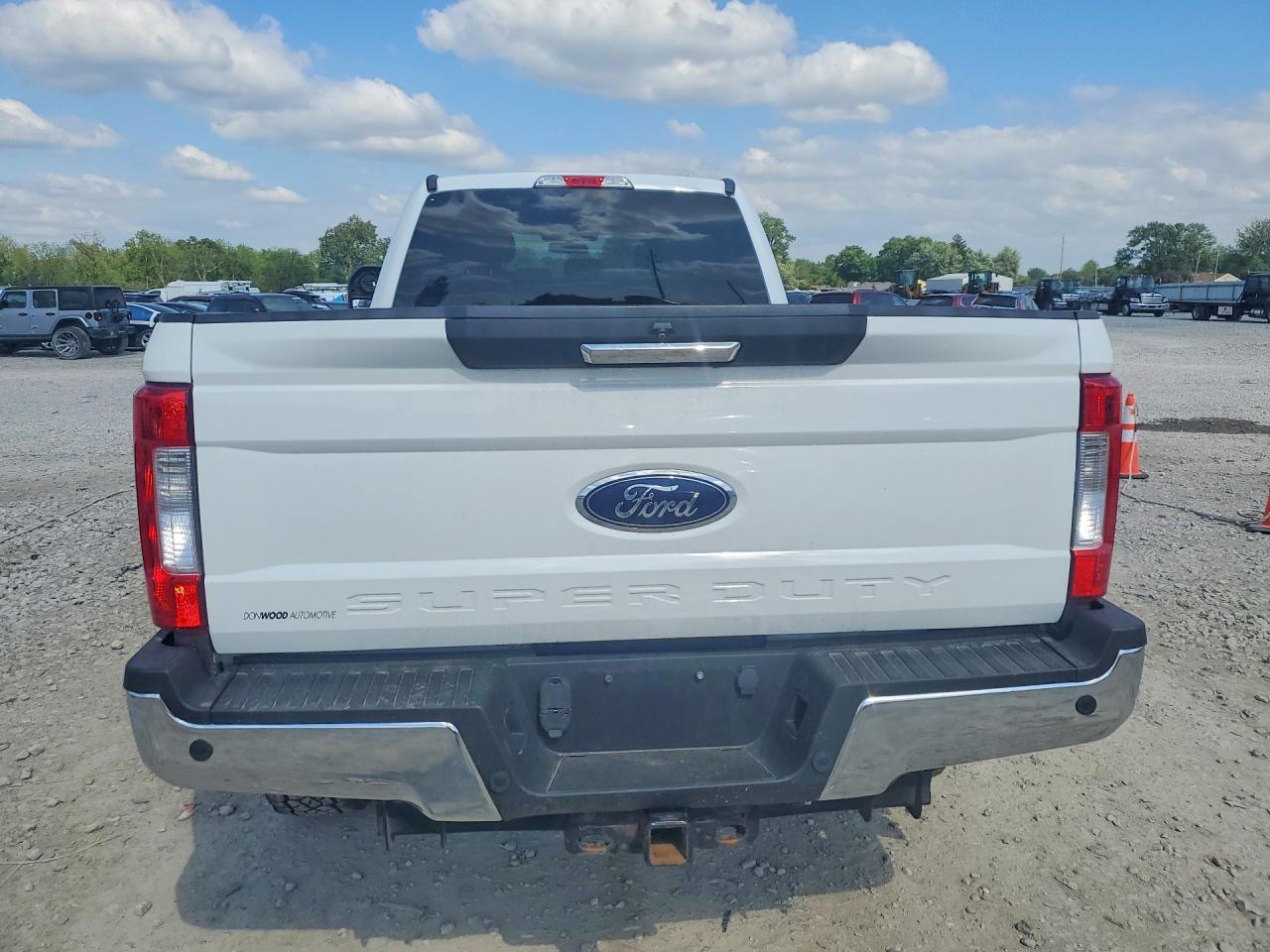 2019 Ford F250 Super Duty White vin: 1FT7W2BT7KEF67232