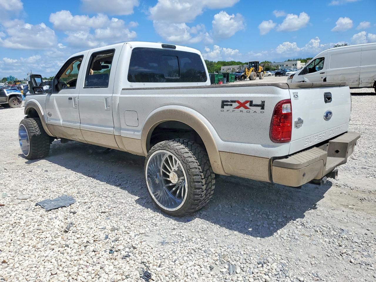 2011 Ford F250 Super Duty White vin: 1FT7W2BT8BEA78600