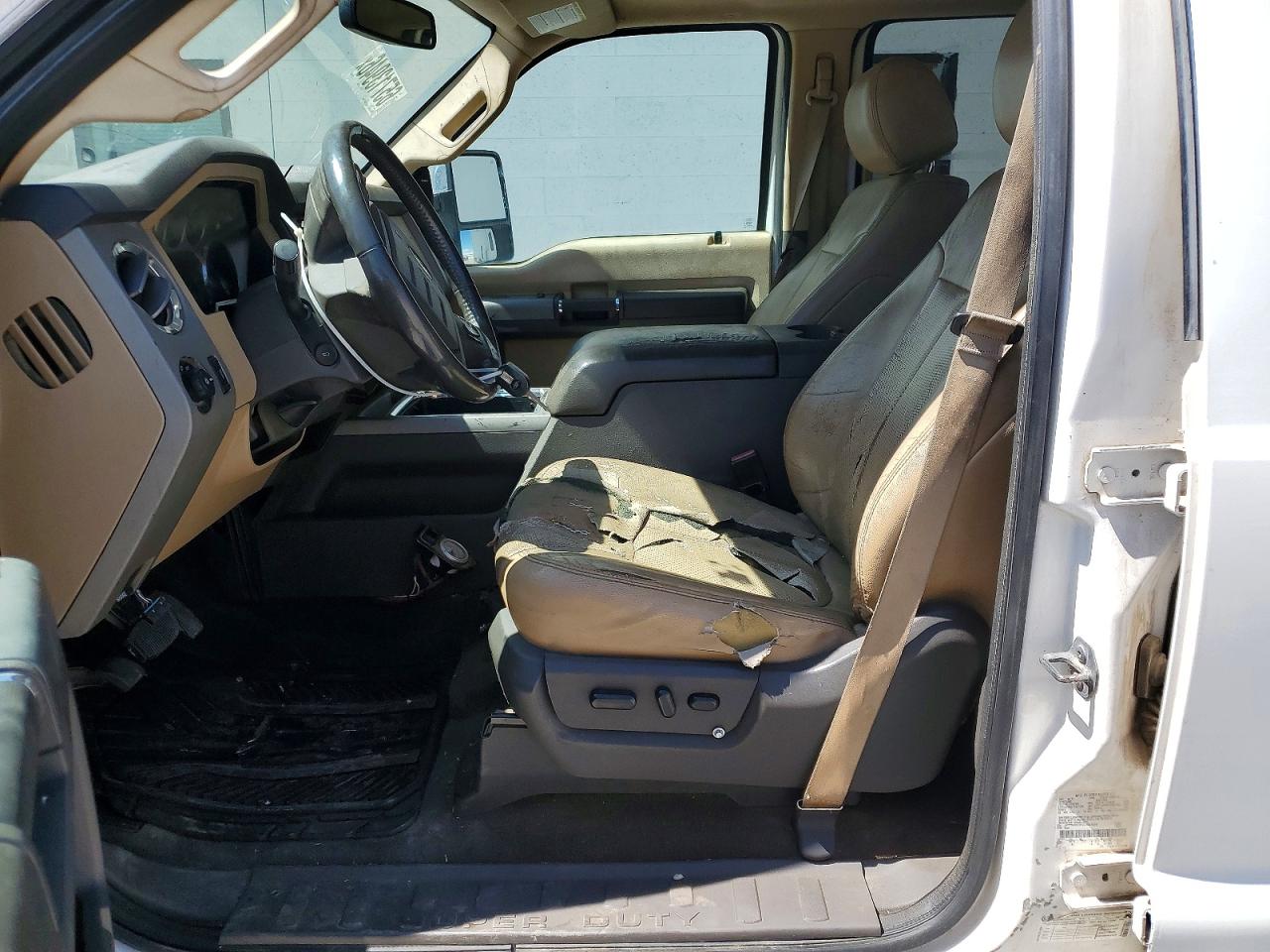 2013 Ford F250 Super Duty White vin: 1FT7W2BT8DEB61978