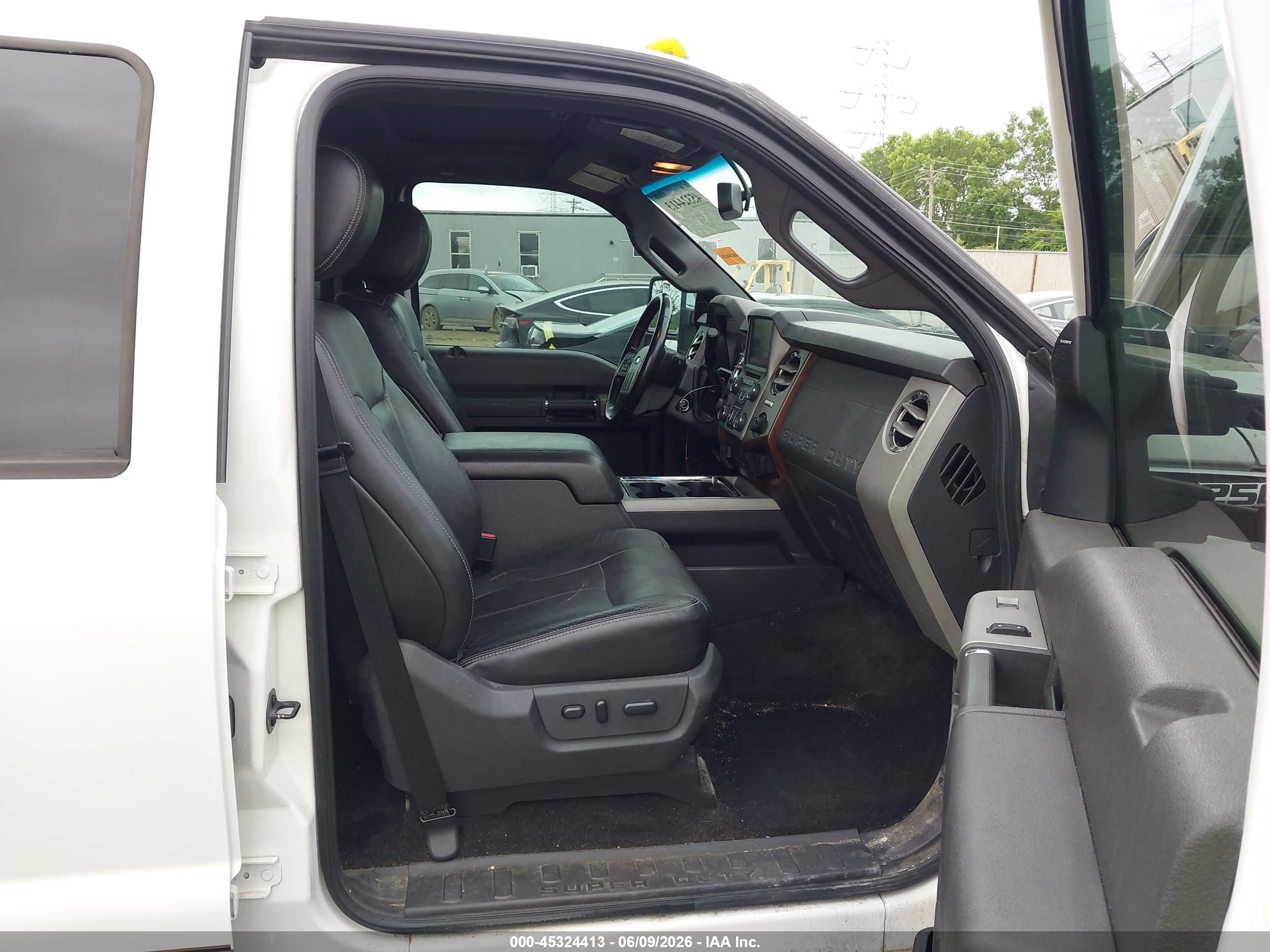 2013 Ford F-250 Lariat White vin: 1FT7W2BT9DEB27967