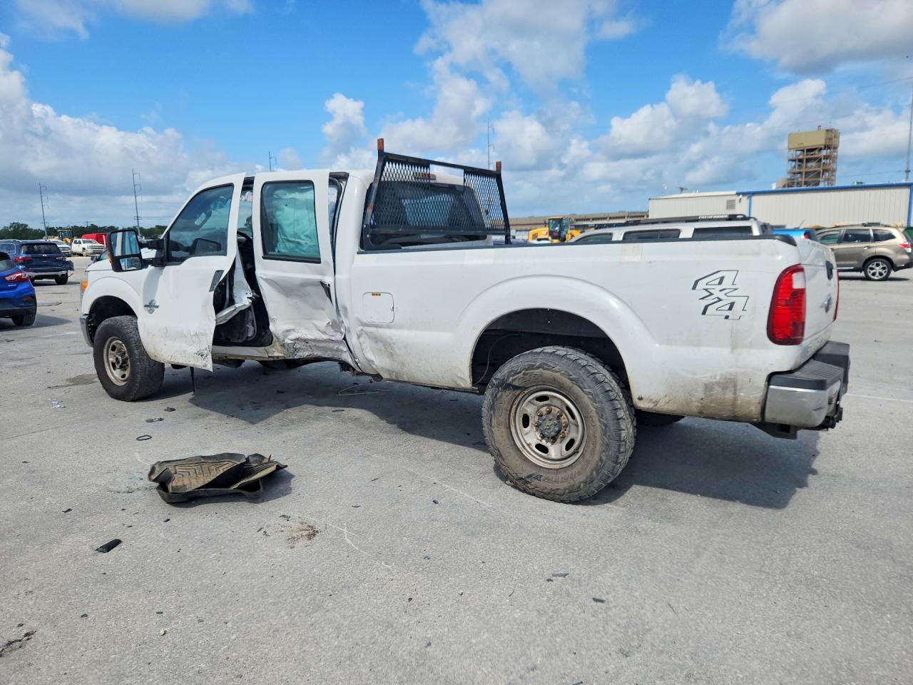 2015 Ford F250 Super Duty White vin: 1FT7W2BT9FEC25514
