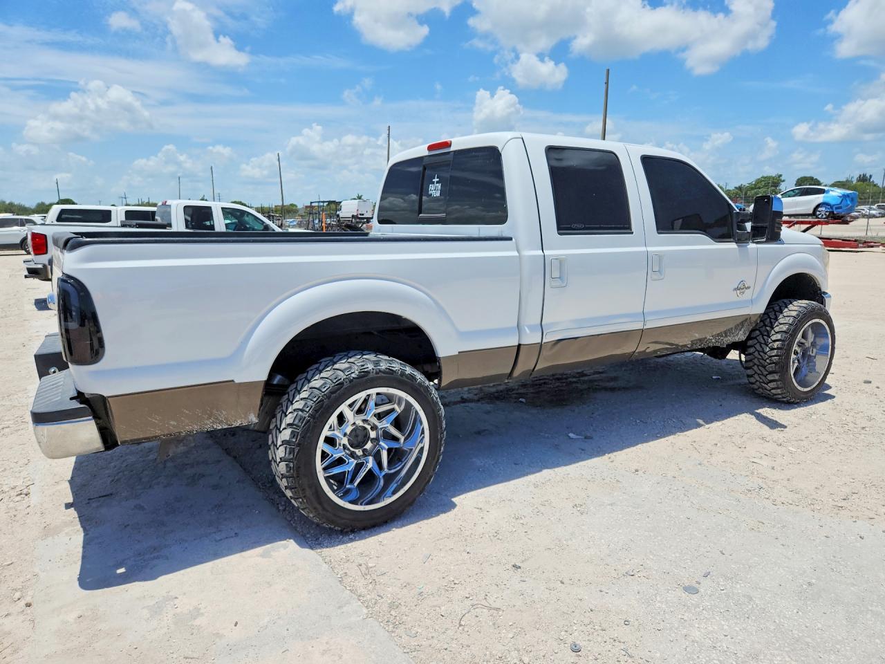 2015 Ford F250 Super Duty Белый vin: 1FT7W2BT9FED53476