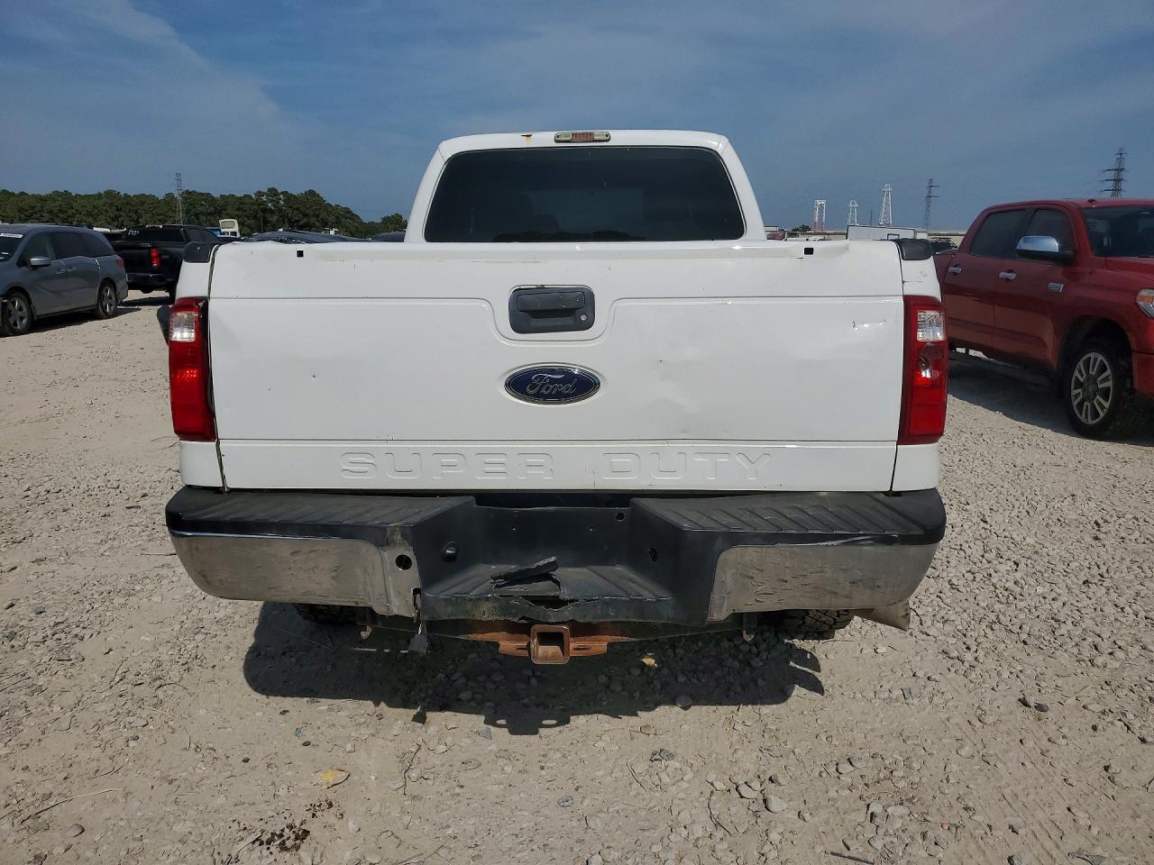2016 Ford F250 Super Duty White vin: 1FT7W2BT9GEC22937