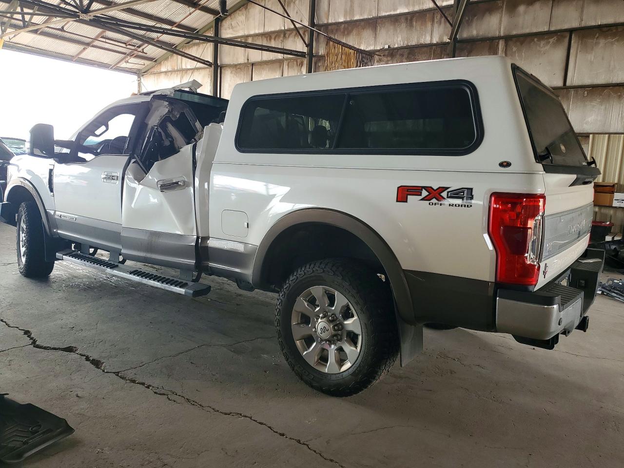 2017 Ford F250 Super Duty White vin: 1FT7W2BT9HEE96401