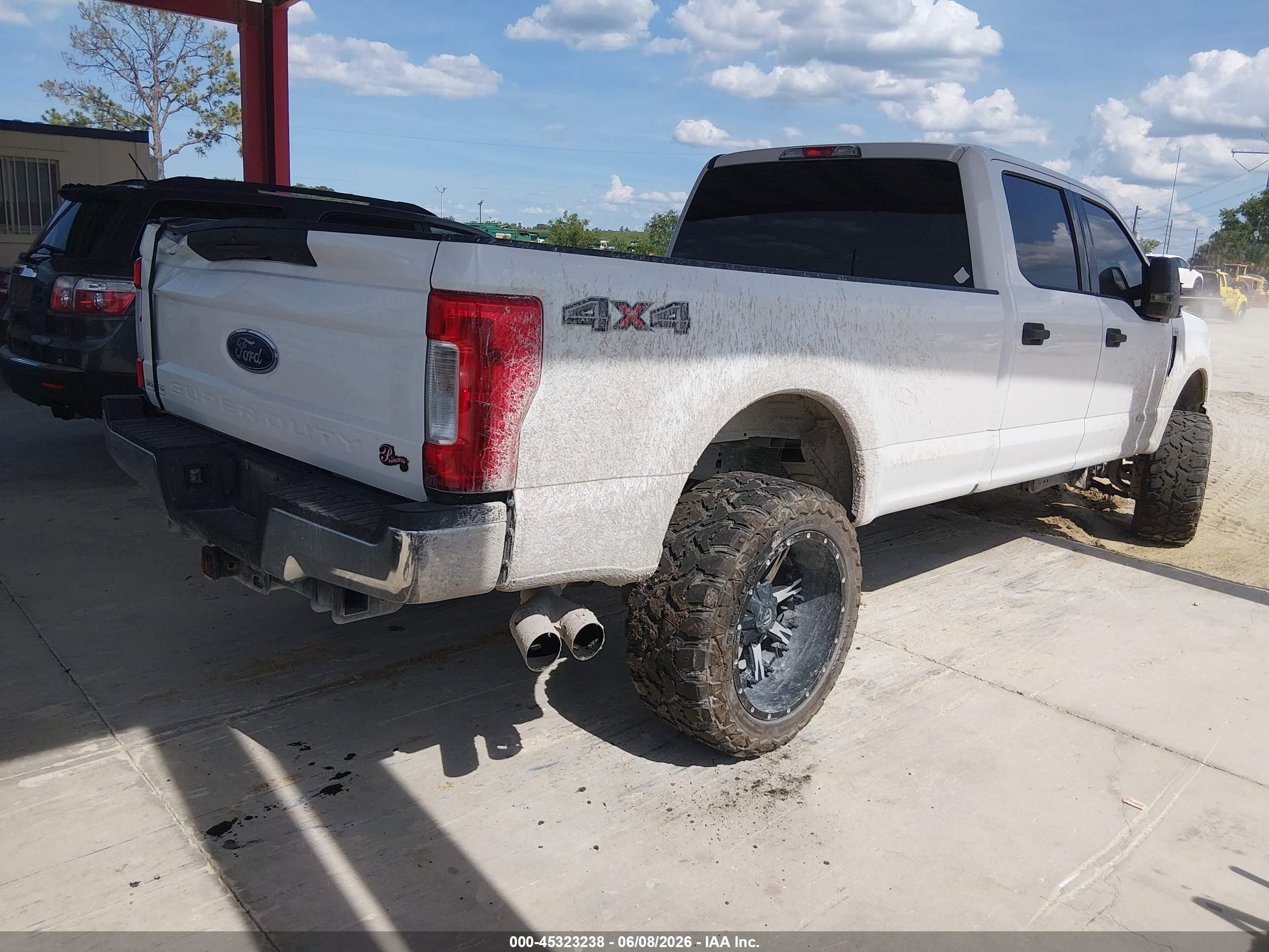 2017 Ford F-250 Xlt Белый vin: 1FT7W2BT9HEF18848