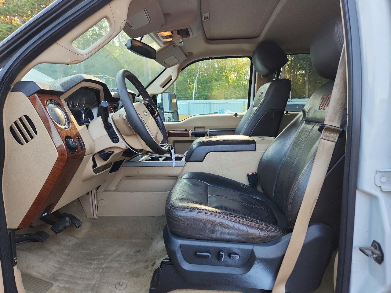 2015 Ford F250 Super Duty White vin: 1FT7W2BTXFEA61738