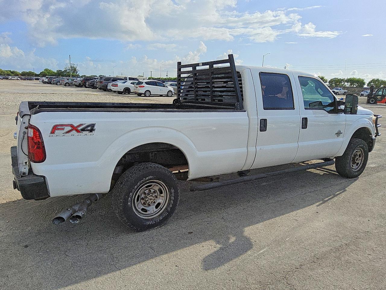 2015 Ford F250 Super Duty Белый vin: 1FT7W2BTXFEA76465