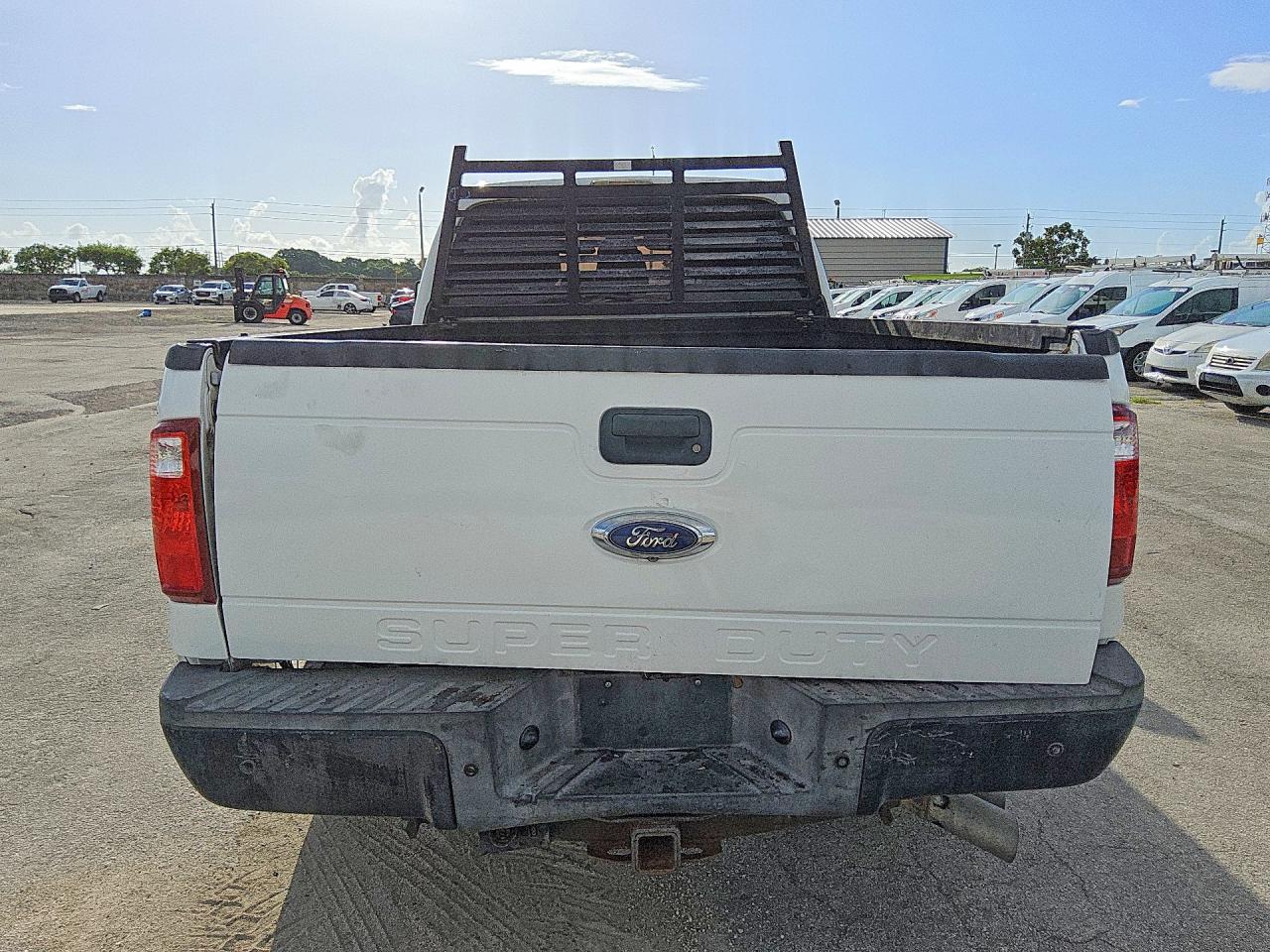 2015 Ford F250 Super Duty Белый vin: 1FT7W2BTXFEA76465