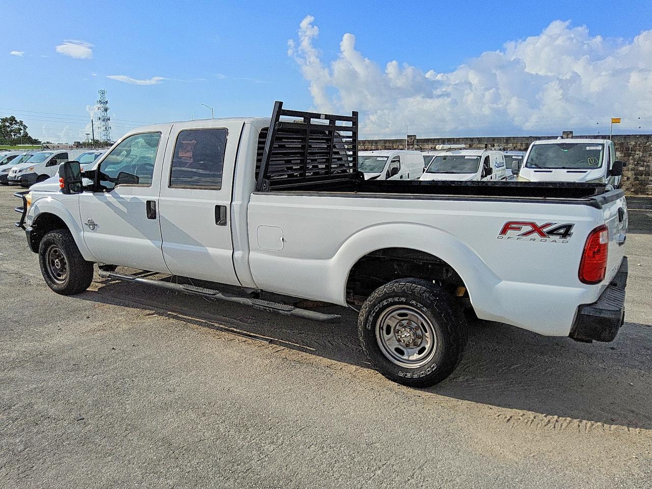 2015 Ford F250 Super Duty Белый vin: 1FT7W2BTXFEA76465