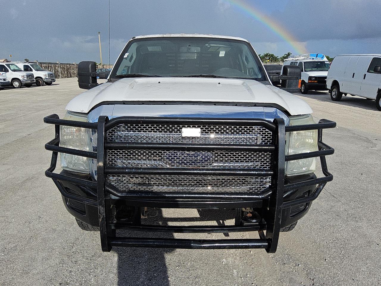2015 Ford F250 Super Duty Белый vin: 1FT7W2BTXFEA76465 Damage: Front Metal Bumper Painted, Rust, 1/2 To 1 Inch