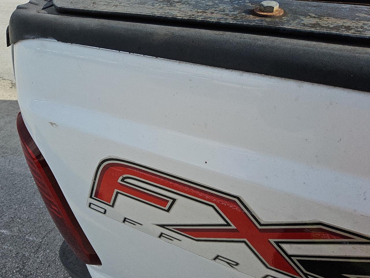 2015 Ford F250 Super Duty Белый vin: 1FT7W2BTXFEA76465 Damage: Right Bed Side, Previous Repair, Substandard Repair