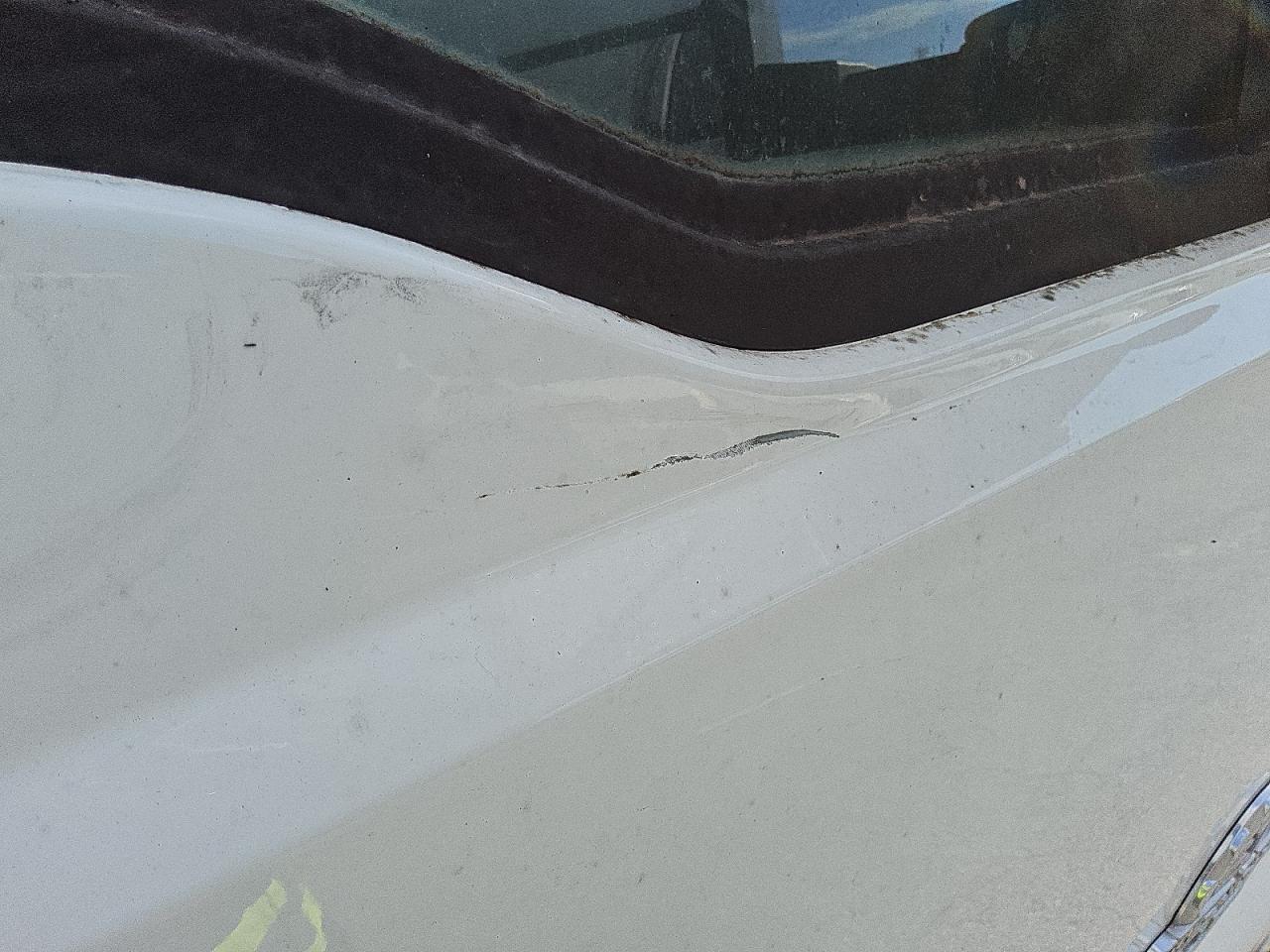 2015 Ford F250 Super Duty Белый vin: 1FT7W2BTXFEA76465 Damage: Right Front Door, Heavy Scratch, 1 To 2 Inches