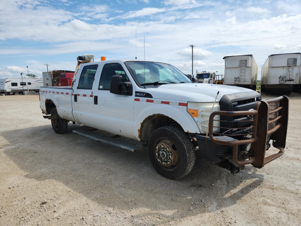2011 Ford F350 Super Duty White vin: 1FT7W3B60BEB54584 Damage: Right Rear Door, Rust, 4 To 5 Inches