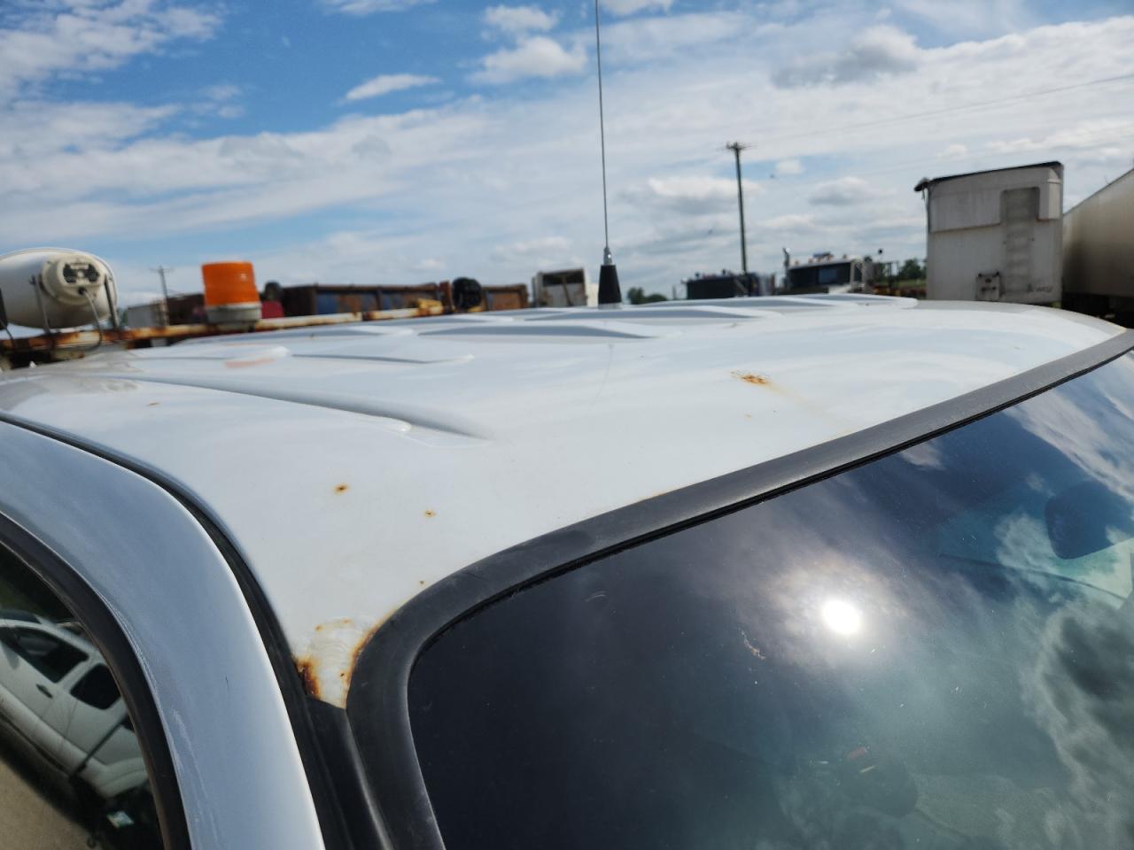2011 Ford F350 Super Duty White vin: 1FT7W3B60BEB54584 Damage: Roof, Rust, 4 To 5 Inches