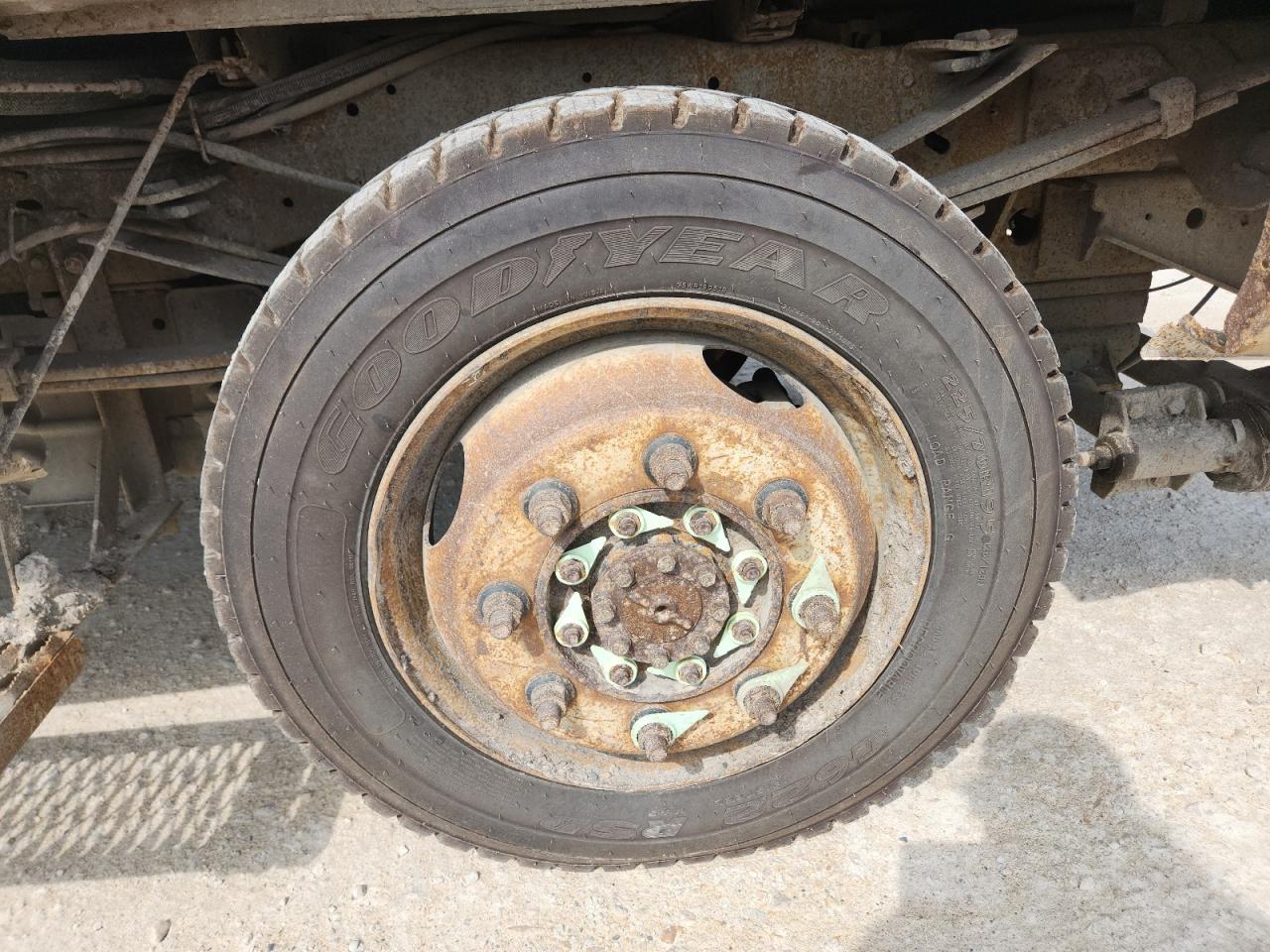 2011 Ford F350 Super Duty White vin: 1FT7W3B60BEB54584 Damage: Left Rear Wheel, Rust, Repair Required