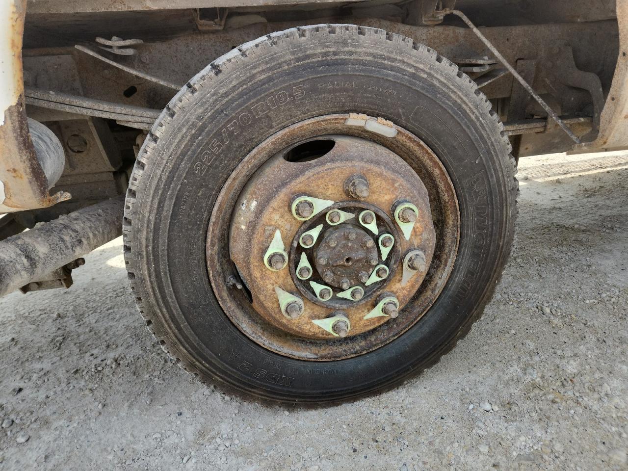 2011 Ford F350 Super Duty White vin: 1FT7W3B60BEB54584 Damage: Right Rear Wheel, Rust, Repair Required
