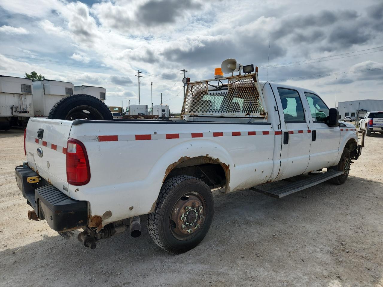 2011 Ford F350 Super Duty White vin: 1FT7W3B60BEB54584 Damage: Right Cab Side, Rust, 2 To 3 Inches