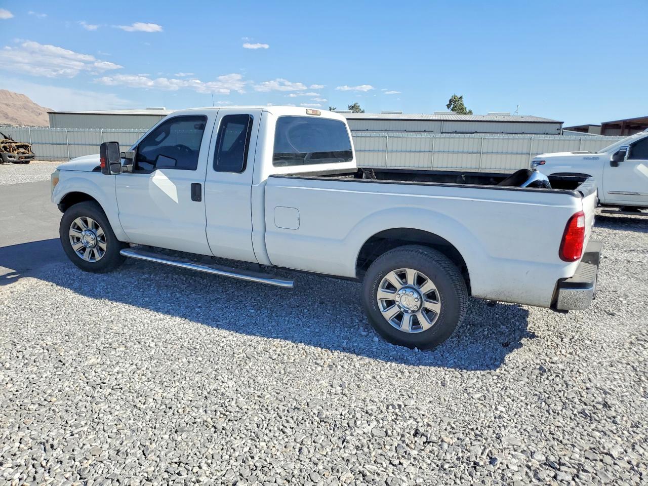 2011 Ford F250 Super Duty White vin: 1FT7X2A60BEA57491