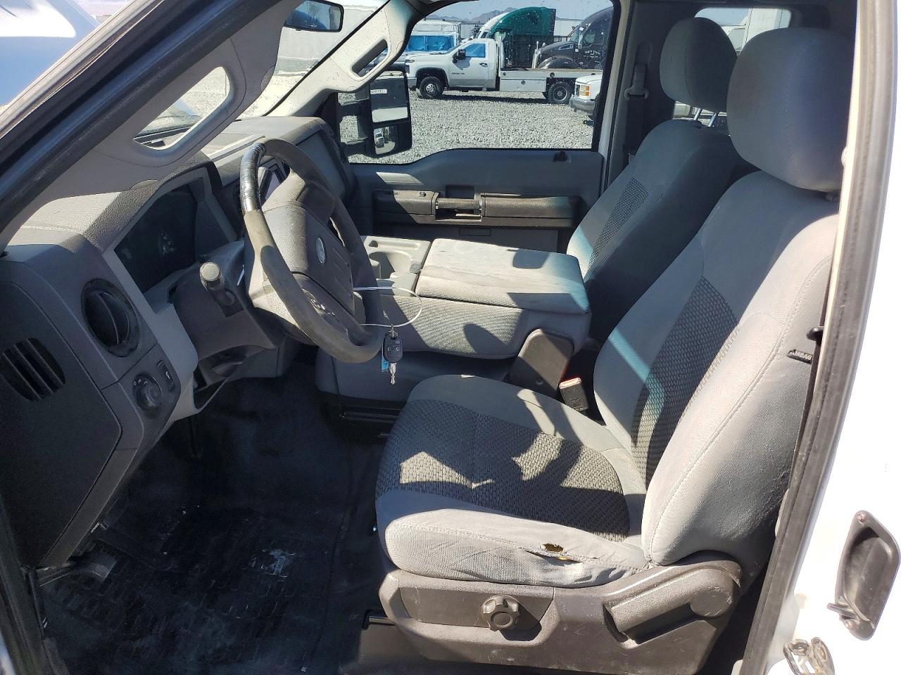2011 Ford F250 Super Duty White vin: 1FT7X2A60BEA57491
