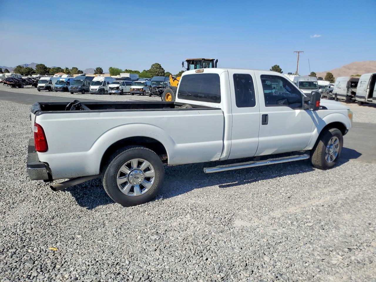 2011 Ford F250 Super Duty White vin: 1FT7X2A60BEA57491