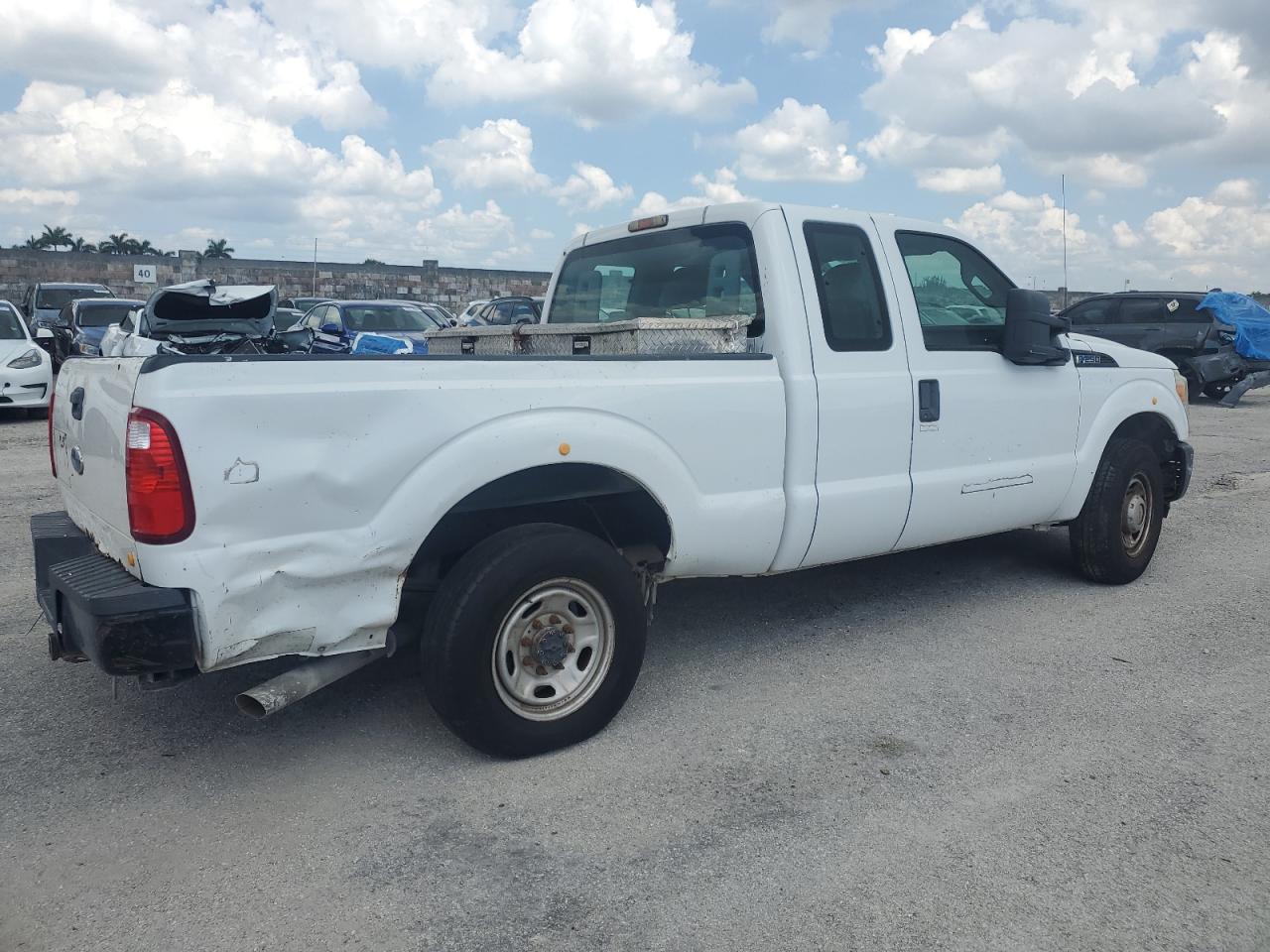 2011 Ford F250 Super Duty White vin: 1FT7X2A60BEC30667
