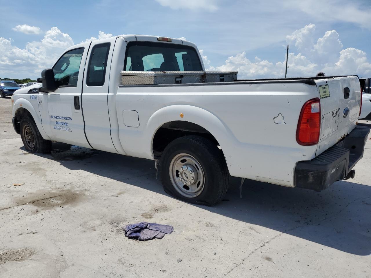 2011 Ford F250 Super Duty White vin: 1FT7X2A60BEC30667 Damage: Left Bed Side, Multiple Dents/Paint Damage, 3