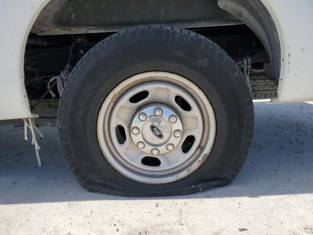 2011 Ford F250 Super Duty White vin: 1FT7X2A60BEC30667 Damage: Left Rear Tire, Flat, Repair Required