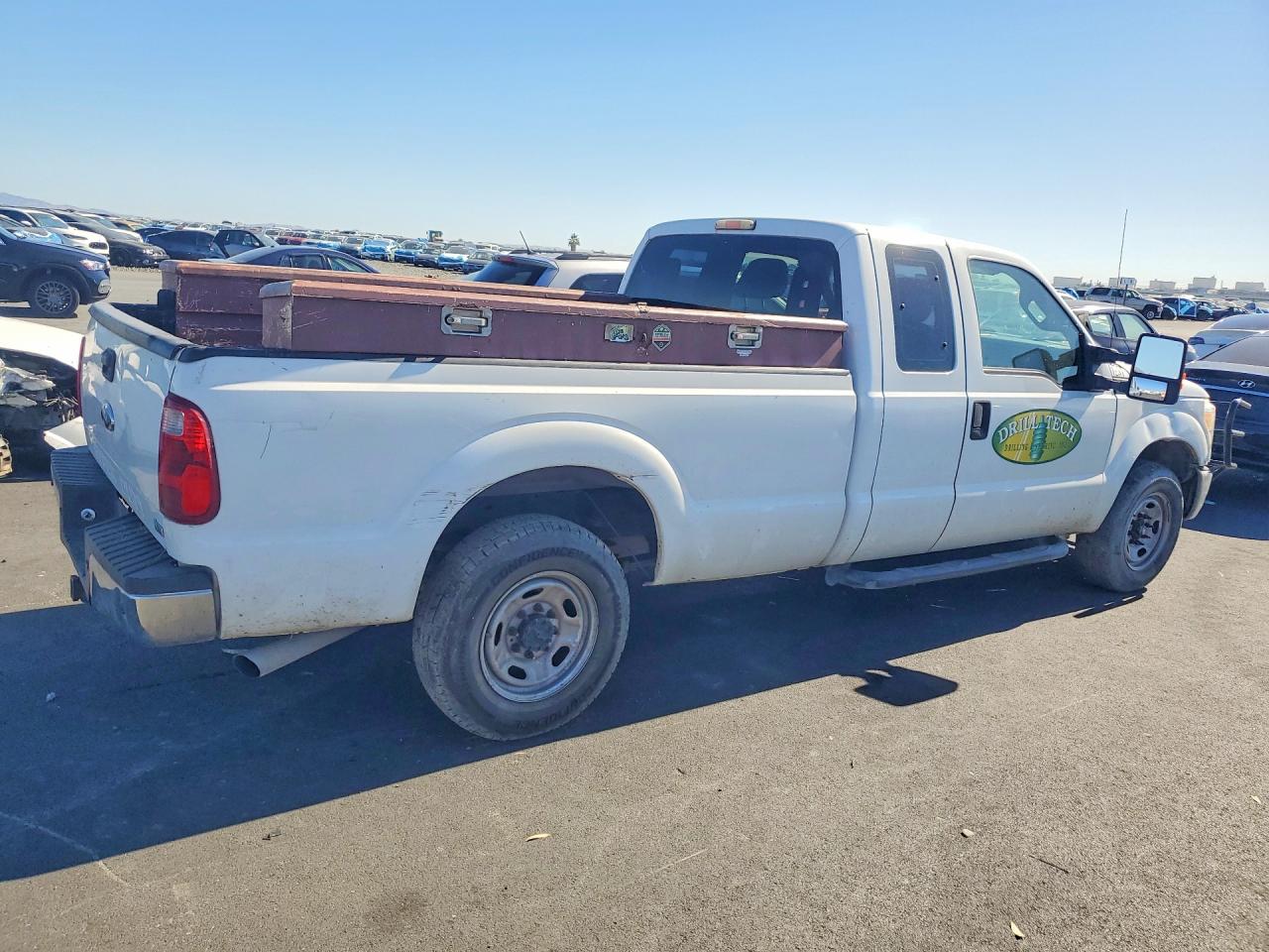 2011 Ford F250 Super Duty White vin: 1FT7X2A61BEB41254