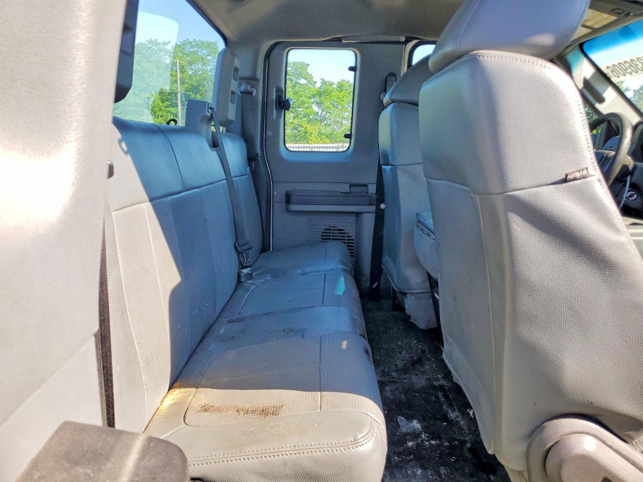 2015 Ford F250 Super Duty White vin: 1FT7X2A64FEB54036
