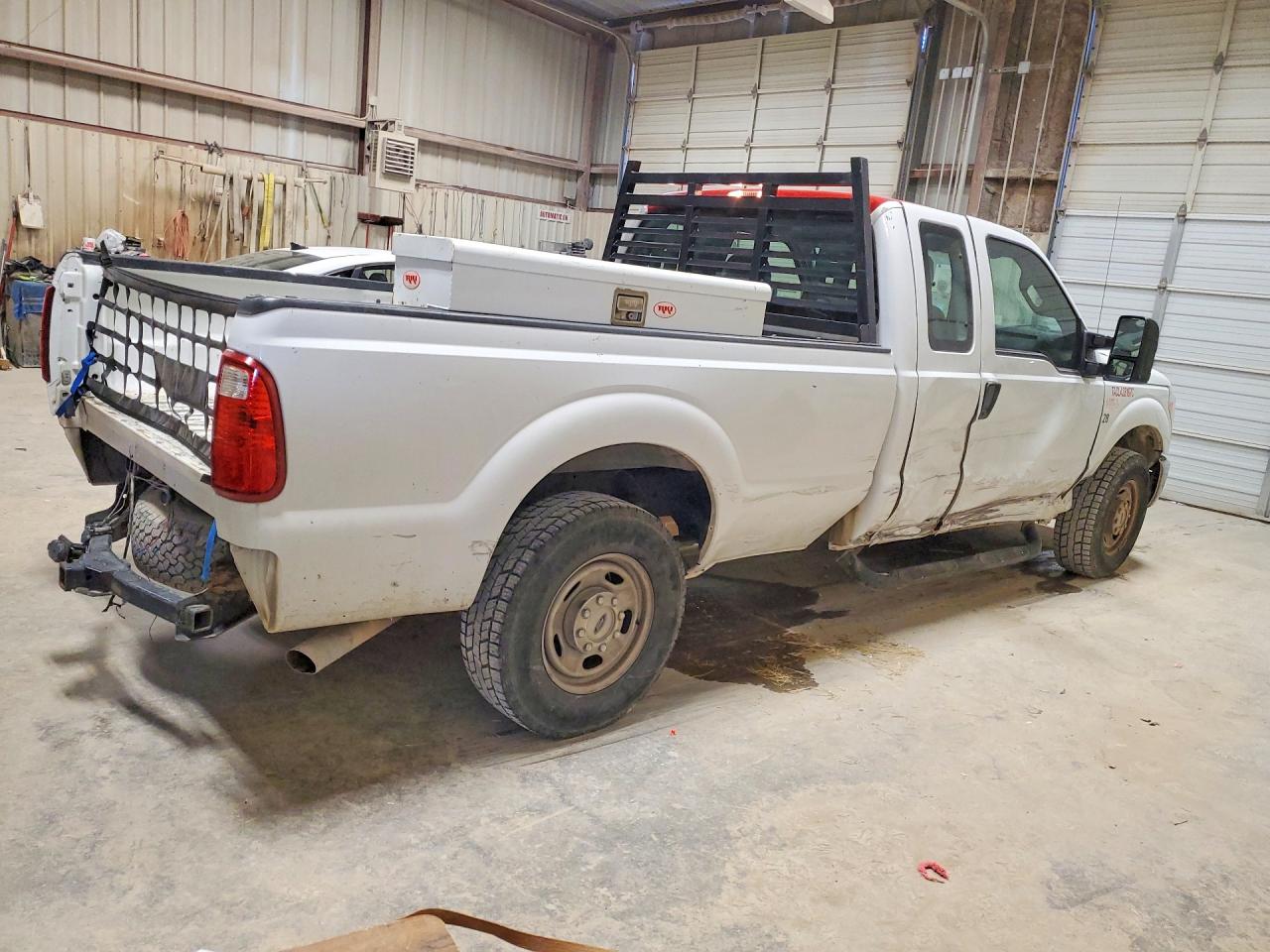 2014 Ford F250 Super Duty White vin: 1FT7X2A66EEA84313
