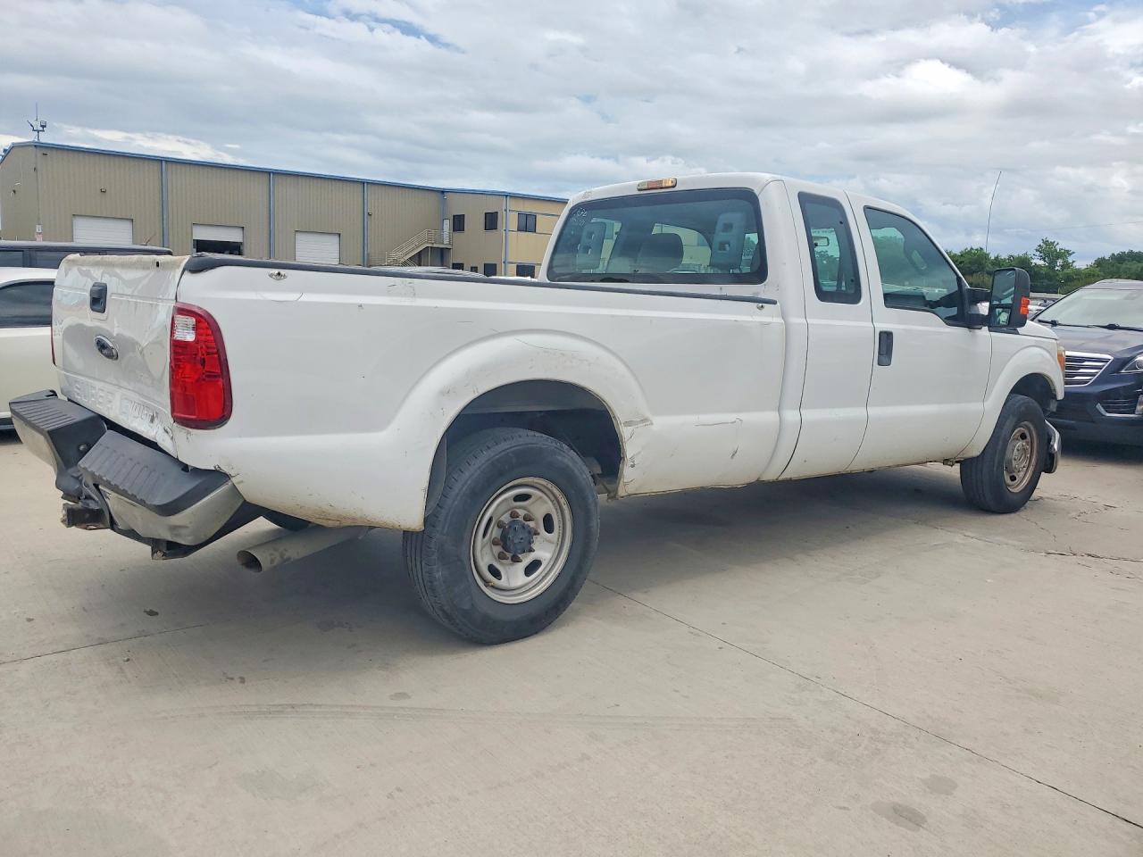 2014 Ford F250 Super Duty White vin: 1FT7X2A67EEA60327