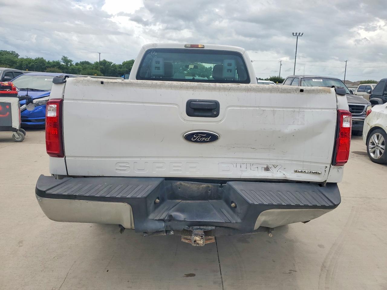 2014 Ford F250 Super Duty White vin: 1FT7X2A67EEA60327