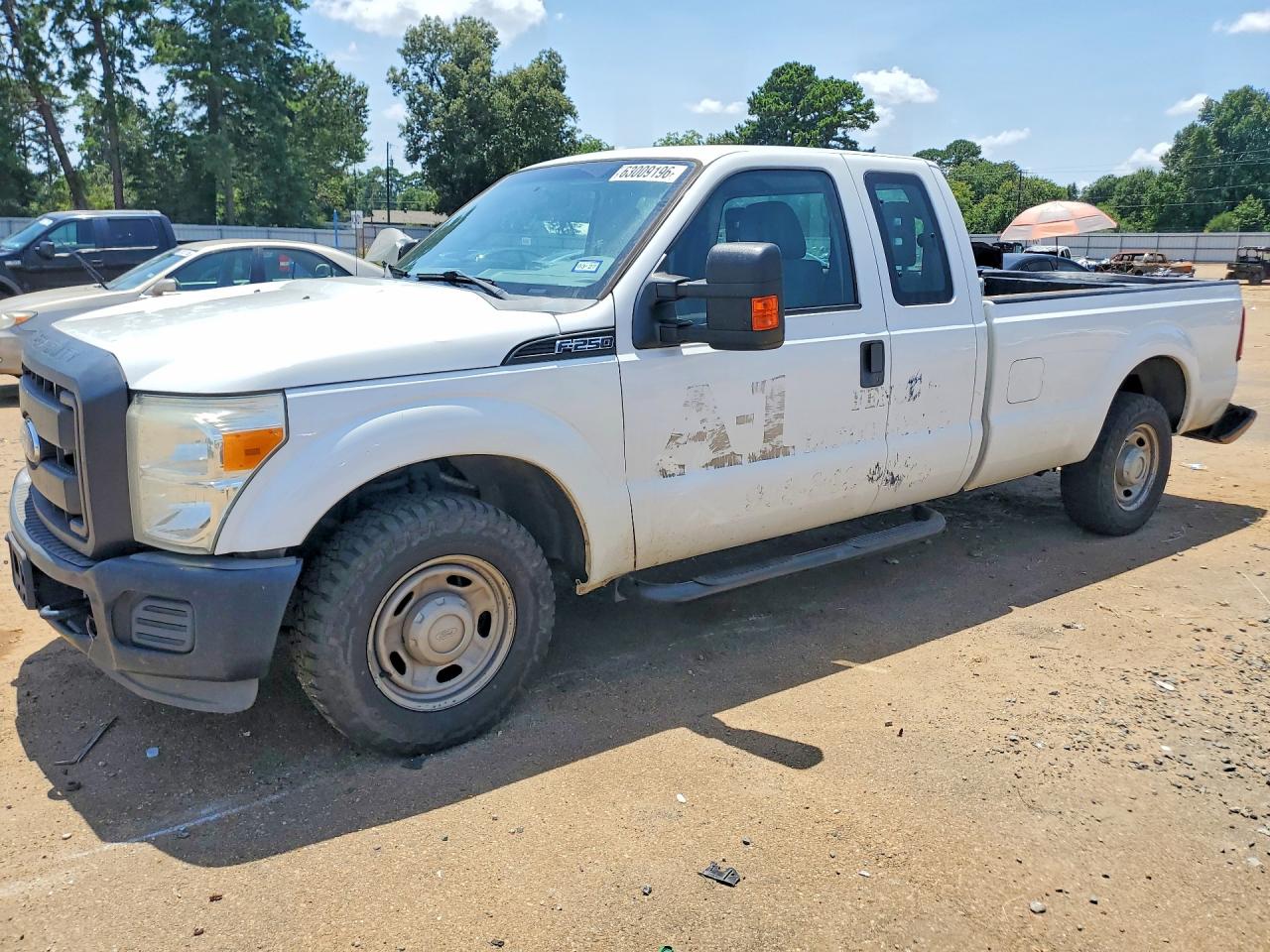2015 Ford F250 Super Duty White vin: 1FT7X2A68FEA28147