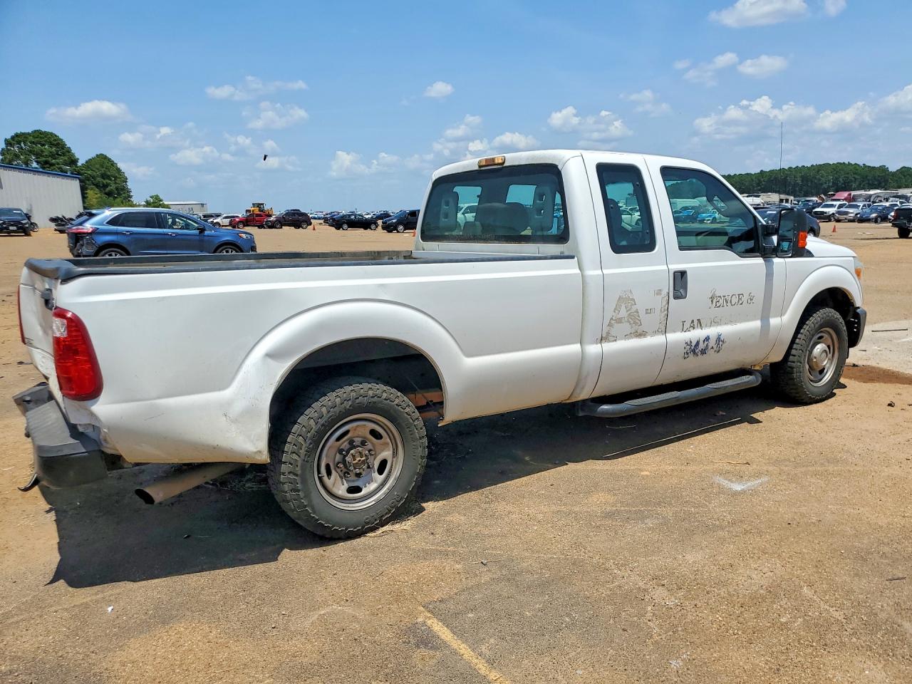 2015 Ford F250 Super Duty White vin: 1FT7X2A68FEA28147