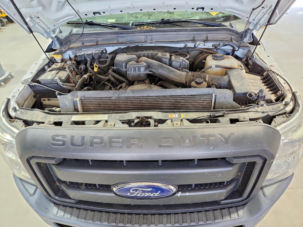 2015 Ford F250 Super Duty White vin: 1FT7X2A6XFEB63775