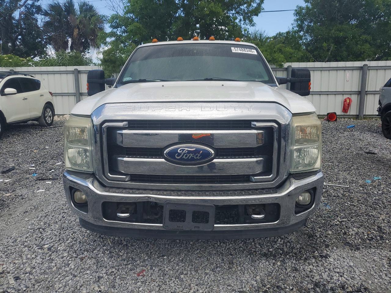 2011 Ford F250 Super Duty White vin: 1FT7X2AT4BEB05225