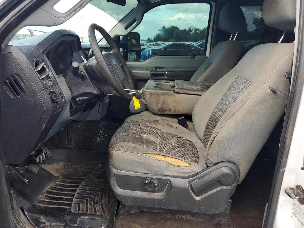 2011 Ford F250 Super Duty White vin: 1FT7X2AT4BEB05225